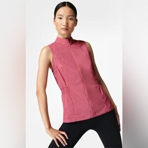 LN - SWEATY BETTY On The Run Zip Up Performance Workout Vest Adventure Pink - M